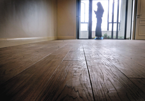 修木地板用菜刀?原来师傅是李鬼