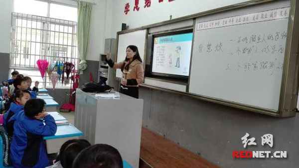 怀化鹤城志愿者为3800名小学生进行防侵教育