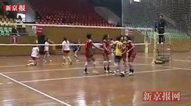 女排 运动员比赛时生娃  女婴被弃绿化带_新浪新
