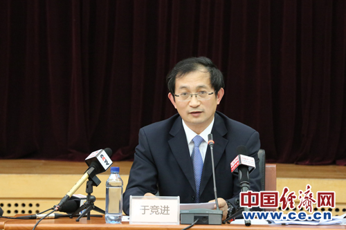 图为国家卫生计生委疾病预防与控制局局长于竞进.