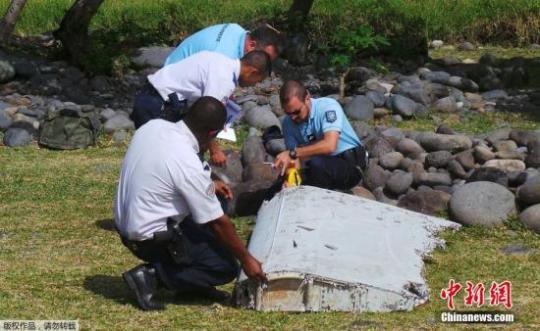2015年7月29日，在法属留尼汪岛海岸线上发现的飞机残骸。