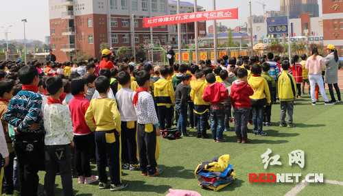 衡东交警走进小学校园 呼吁交通规则记我心