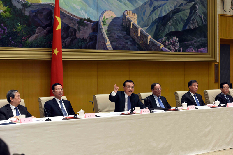 李克强:严厉打击食品药品、公共安全等领域违