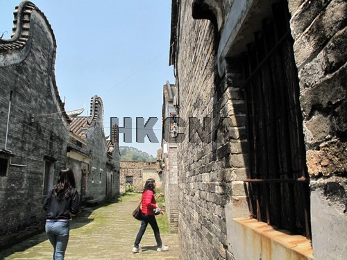 图:香港游客访广东上岳村 领略古村之美