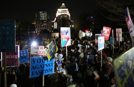 日本民众抗议安保法