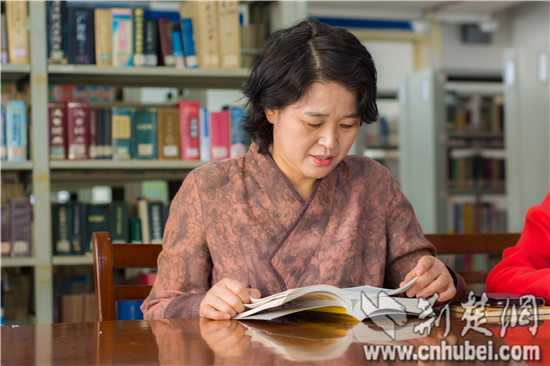 韩国奋斗姐相夫教子25年后远赴三峡留学逐梦