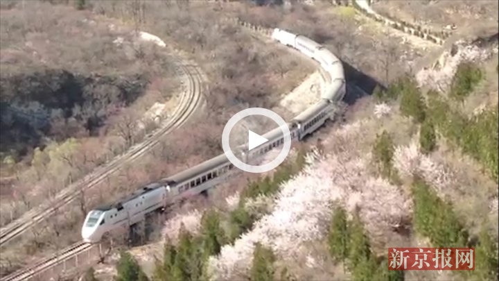 为拍照逼停S2线!居庸关村民把守村口防游客