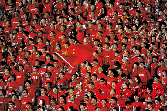 国足2比0战胜卡塔尔队 成功晋级12强赛