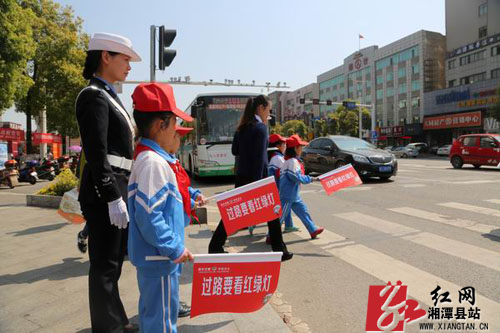 湘潭县开展警营开放日活动小学生当文明交通