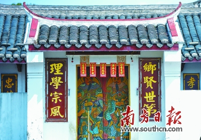 竹节鞭挥百鬼魅 撒手锏守万户门