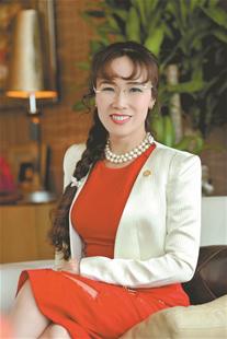 楚天金报讯 图为:越捷航空上的比基尼空姐