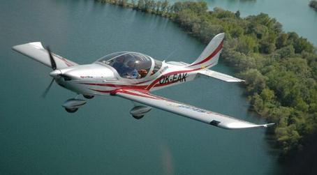 龙浩航空集团在捷克总统鉴证下与捷飞亚太签订