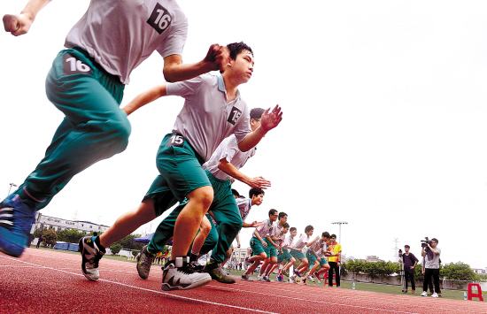 广州中考体育昨天鸣枪开考