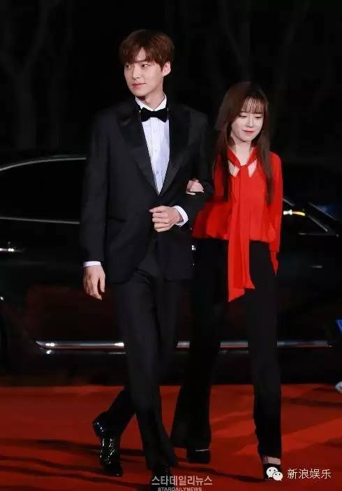 上个月才曝光恋情,这个月就公布结婚!安宰贤具