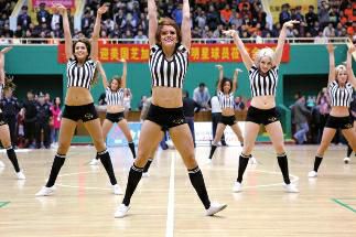 中美男篮强强对决 等你呐喊助威