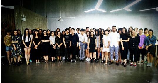 2017春夏纽约时装周毕业秀从英圣启航