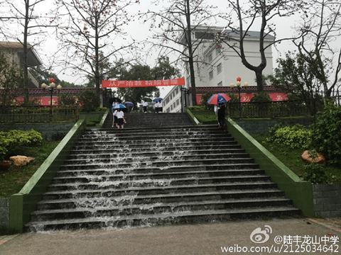 广东陆丰发布暴雨红色预警 各学校停课