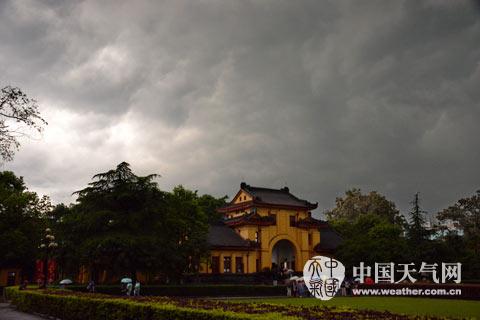 上午10时桂林王城景区已经白昼如夜