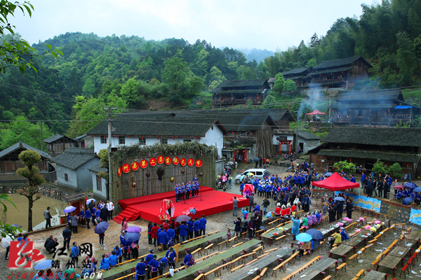 靖州县人口_靖州千人登飞山健身比赛