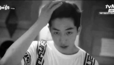 (上是李正信,下是南柱赫)南柱赫&金志洙南柱赫不是还和金志洙一起