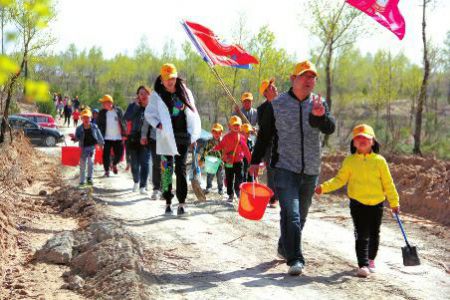 华商500读者家庭 植2500株新绿