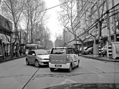 铜川电信宽带快车漠视交规应被处罚