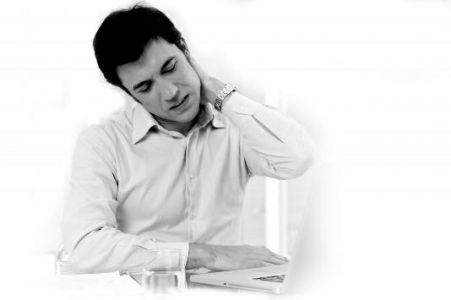 长时间伏案工作 至少每40分钟起身活动一下