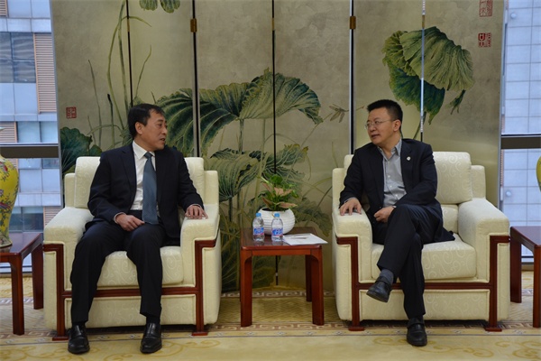 辽源市王立平市长在京代表辽源市与与华融证券签署战略合作协议