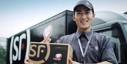 快递小哥被扇耳光,顺丰公司反应过激了吧