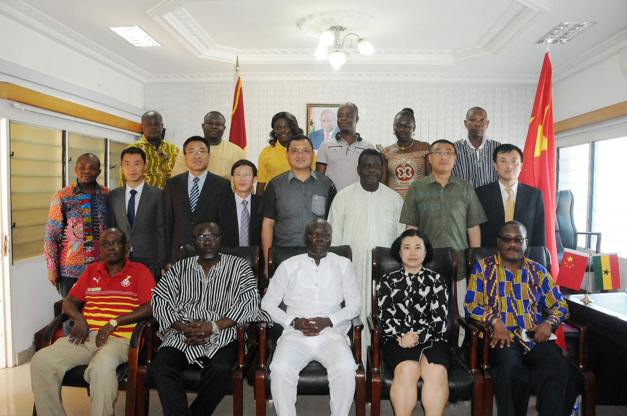 中国援加纳海岸角体育场项目正式移交