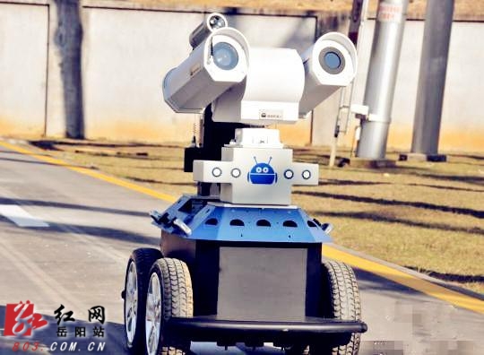 岳阳地区首台电力智能巡检机器人正式上岗(图