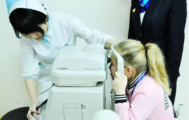 长沙爱尔眼科医院迎来首批月亮孩子