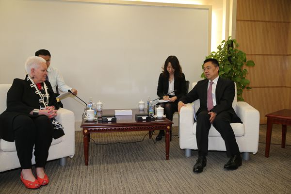 4月28日,商务部国际贸易谈判副代表张向晨与美