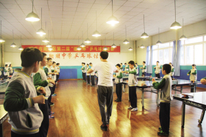 乒乓课上历练花式颠球 巴渝历史碰撞土家文化