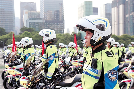 交警铁骑 全城上路