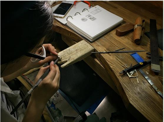 芥子缘工坊:作为一个首饰设计师一定要体验一下首饰加工培训课程_新浪新闻