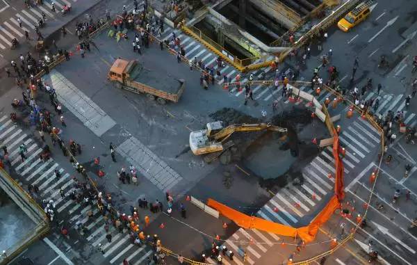 中国协警，何以成为全球网红？