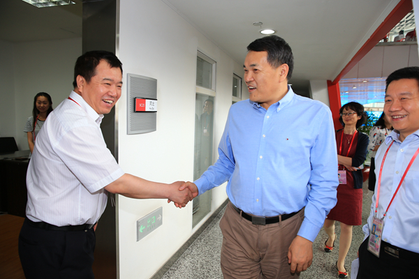 商务部副部长钱克明看望参加第119届广交会各