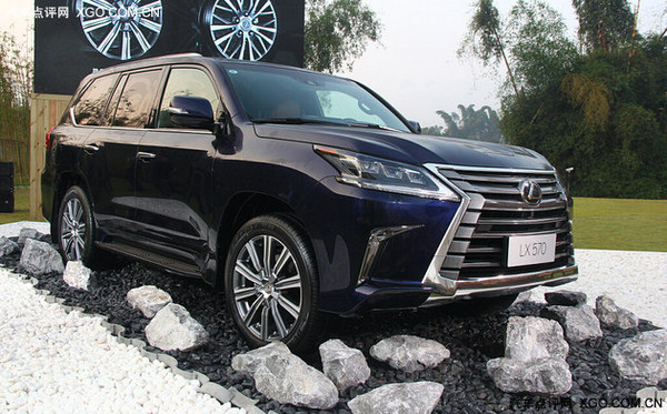 5.1假日7座以下小型客车免费通行 那8座呢