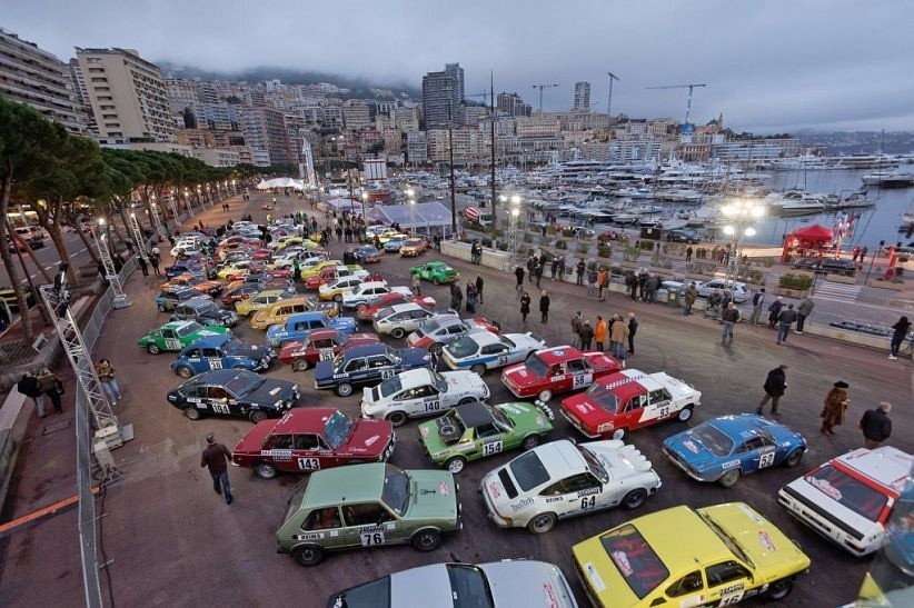 摩纳哥开超跑都有罪 交警经常上街活捉