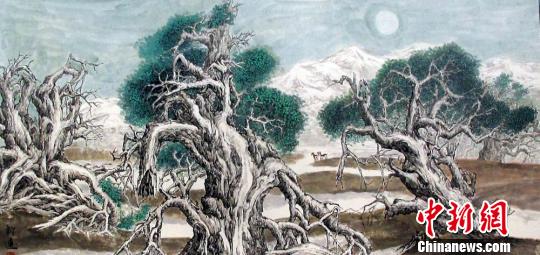 新疆兵团农场女教师自创工笔胡杨流派形神兼备