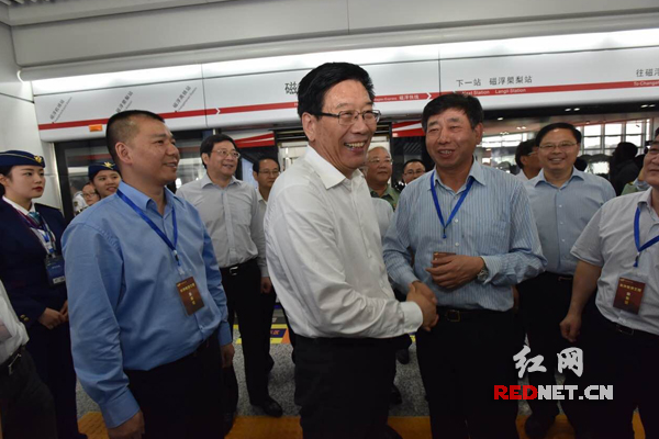 长沙磁浮列车6日试运营 徐守盛杜家毫看望专家