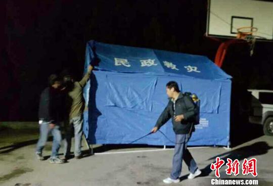 救灾帐篷基本搭建完毕。