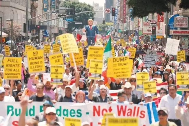 特朗普:从科西嘉的恶魔到伟大的皇帝还有多