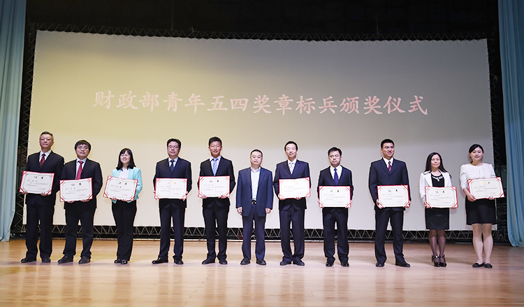 财政部党组成员、副部长、机关党委书记胡静林