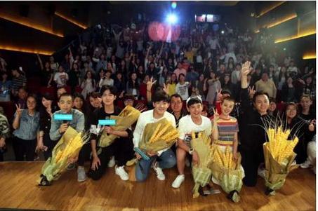 《谁的青春不迷茫》主创现身金逸天津大悦城店