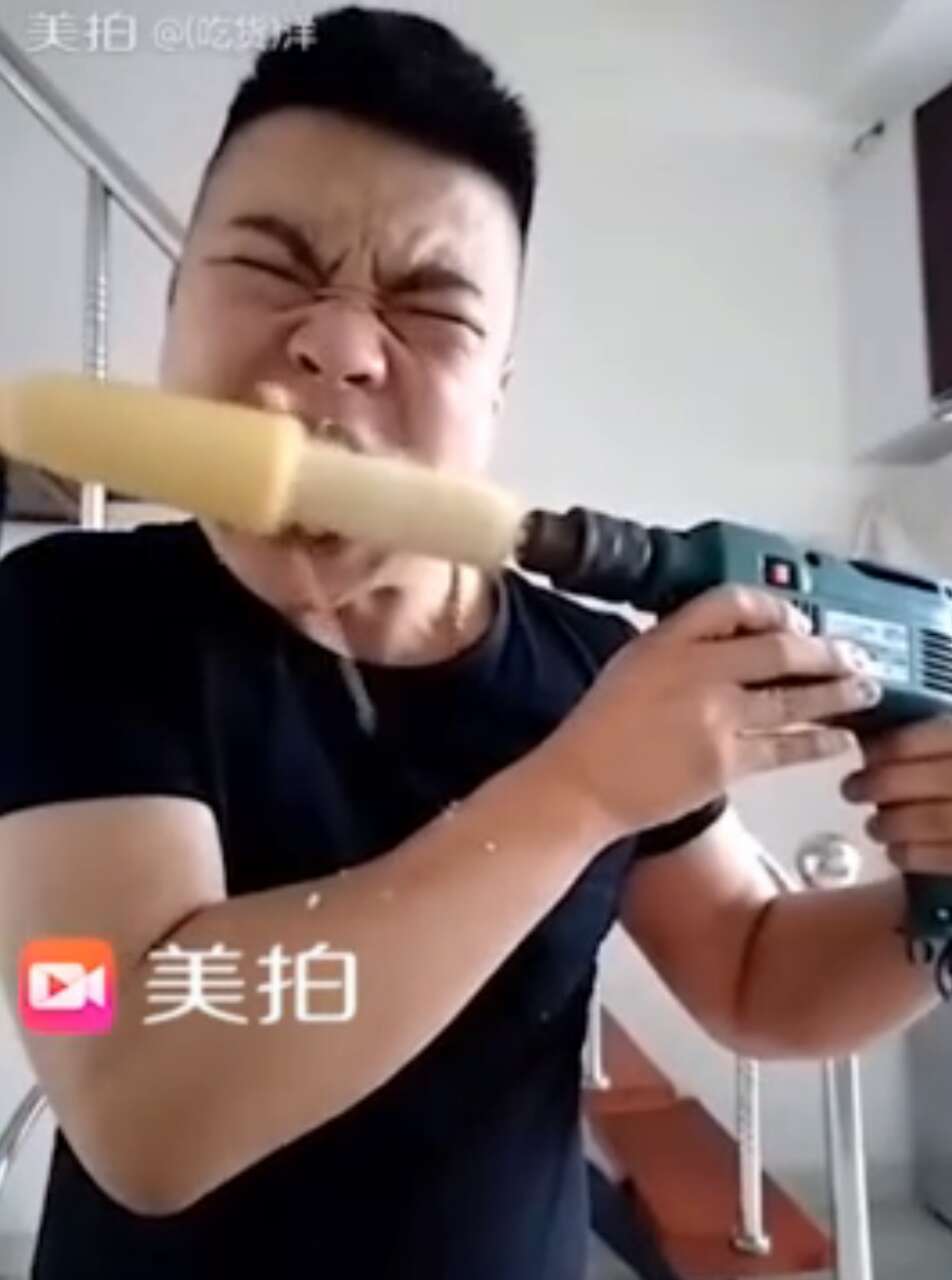 小伙美拍演绎神级吃货 电锯吃玉米惊呆小伙伴