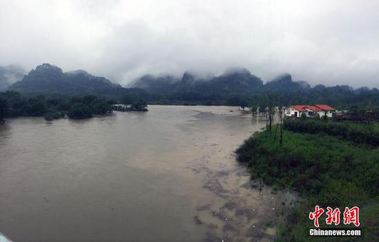 福建暴雨致武夷山等多景区关闭