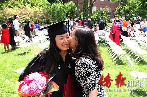 为陪读“学妈”点赞：女儿上哈佛自己读硕士