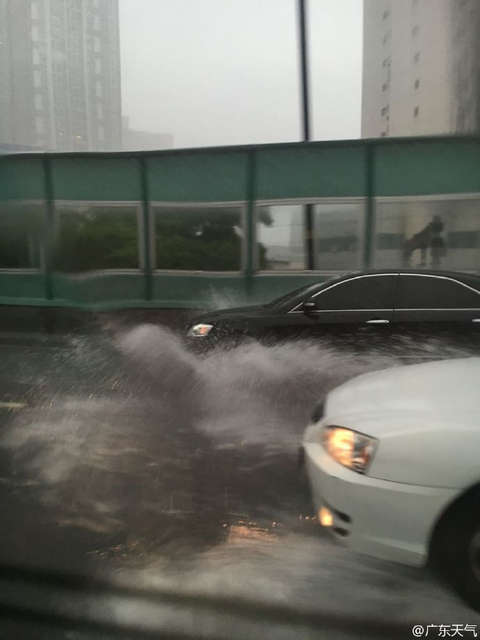 广州下午转雷阵雨 今早大水漫入长湴地铁站